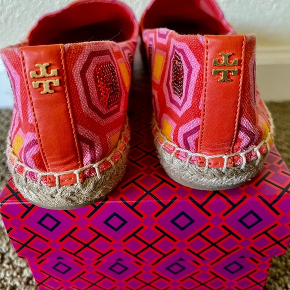 Tory Burch Cecily Embellished Espadrille shoes.Size 9.5.Vivid orange & pinks. - Picture 6 of 7